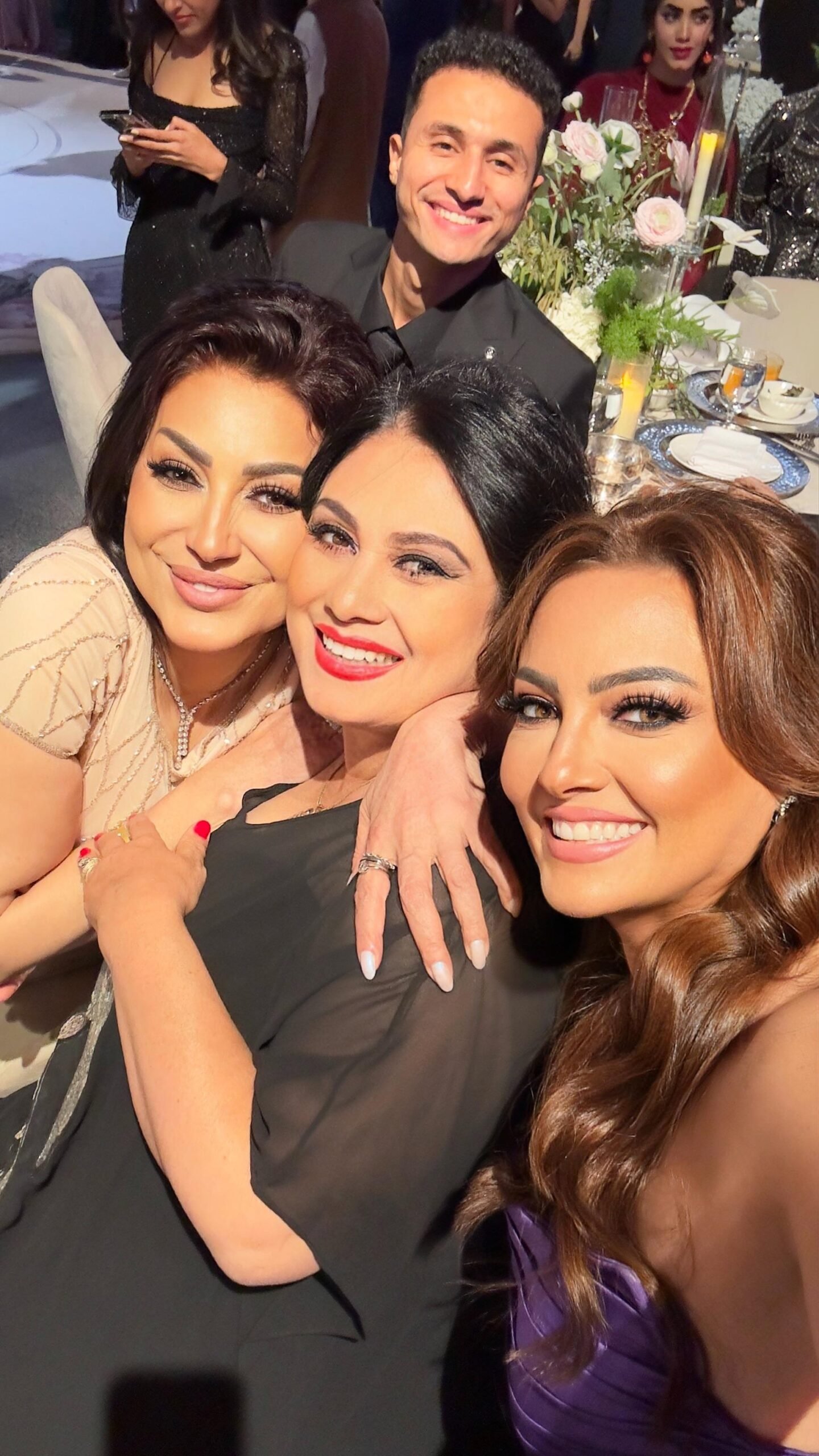 وفاء عامر تحتفل مع سلوى عثمان بزفاف رنا رئيس 