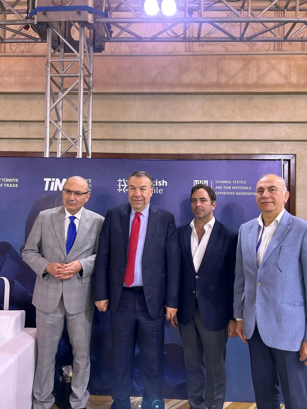 بحضور السفير التركي صالح موطلو شن… زخم استثماري كبير في معرض القاهرة للدنيم والملابس الجينز